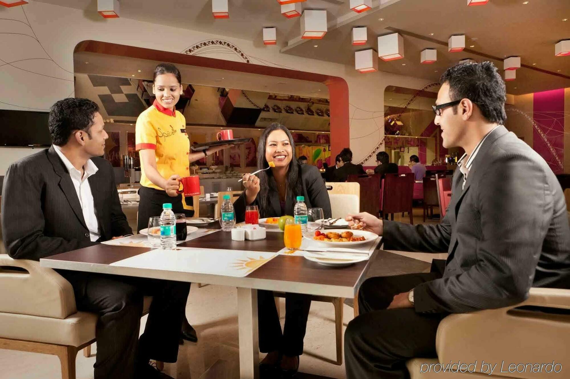 Hotel Ibis Bengaluru Outer Ring Road Restaurace fotografie